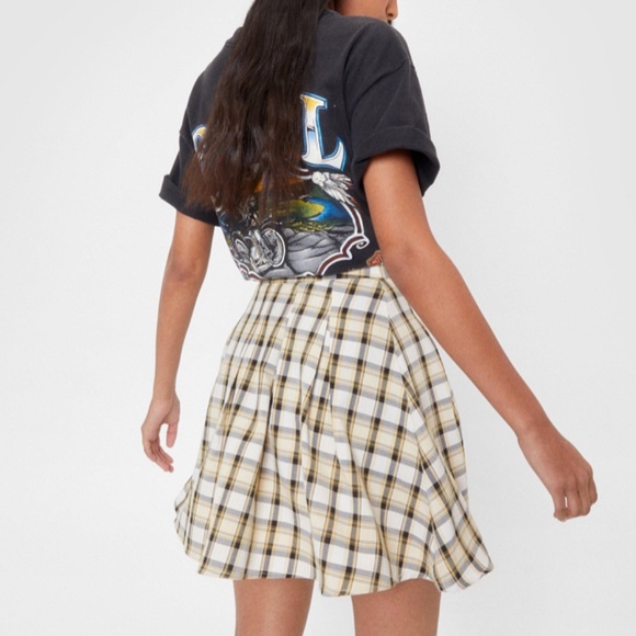 Nasty Gal Plaid Pleated Mini Skirt in Yellow - Picture 4 of 9